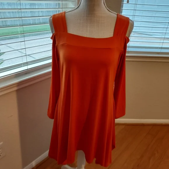 MIDNIGHT VELVET ORANGE COLD SHOULDER ASYMMETRIC SIDES LONG SLEEVE TOP - Picture 1 of 3